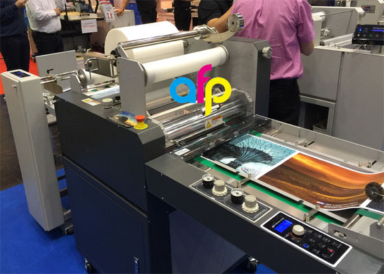 입히는 접착 광택 박판으로 만드는 영화 1 인치/3 인치 핵심 각종 간격